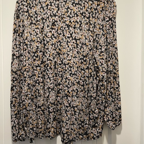 Long sleeve floral top, tie knot front - Picture 2 of 2